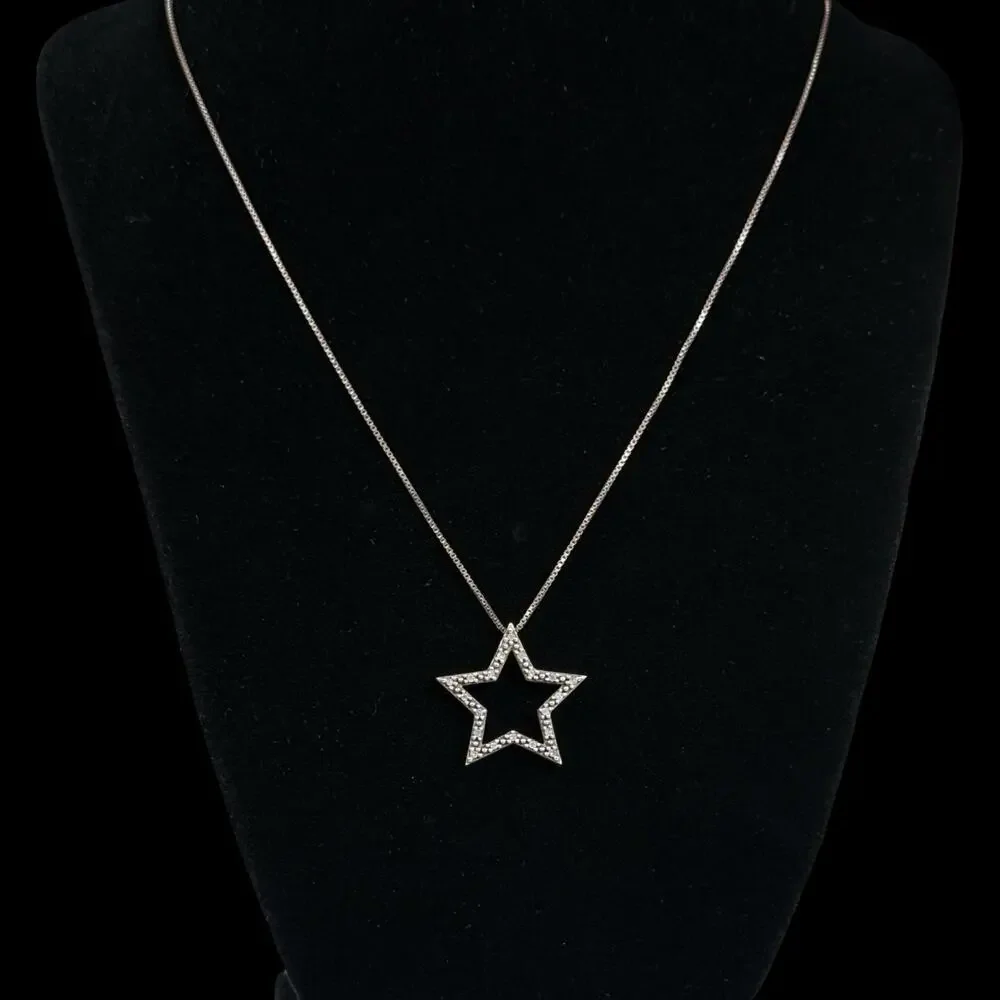 Italy Sterling Silver 925 Star Pendant with Chain 4.78g